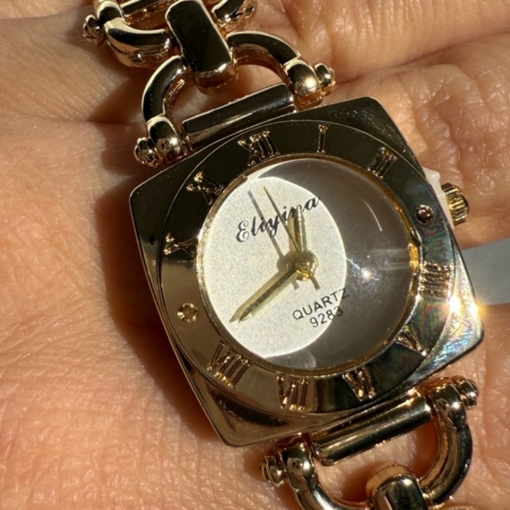 Feminine Stainless Steel Gold Women's Watch by